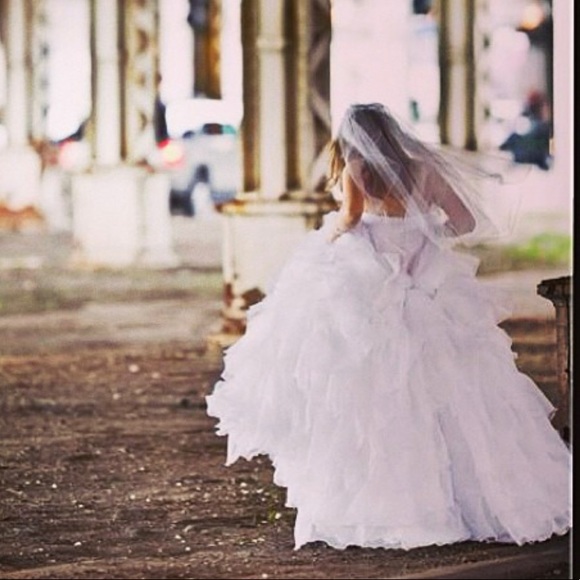 Meet your Posher, Laura - Picture 1 of 2